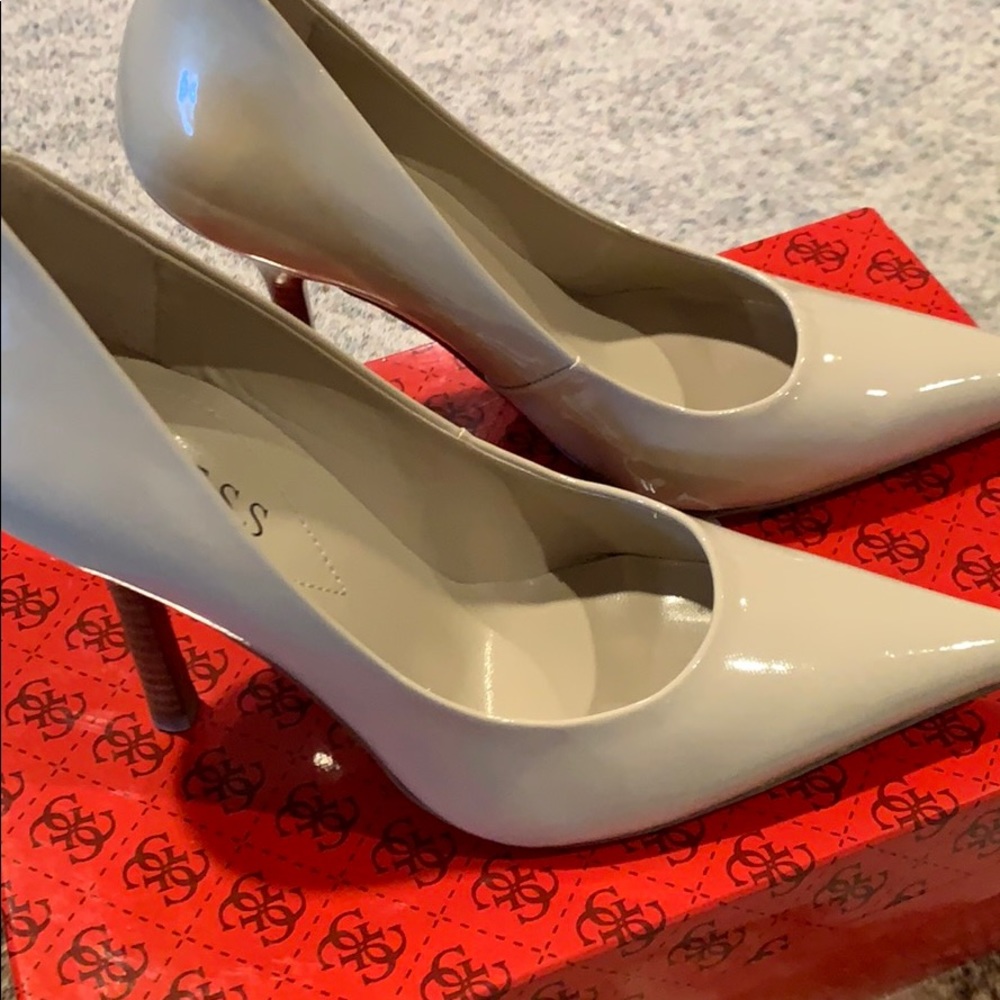 GUESS - Nude / Tan Pointed Toe Pumps / Heels